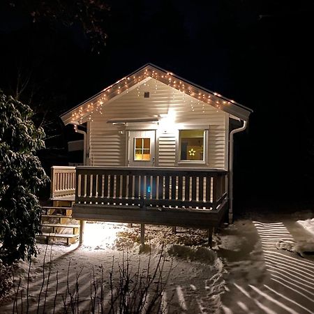 Stuga I Naturskoent Omrade Pa Vaestra Tjoern Saby 外观 照片