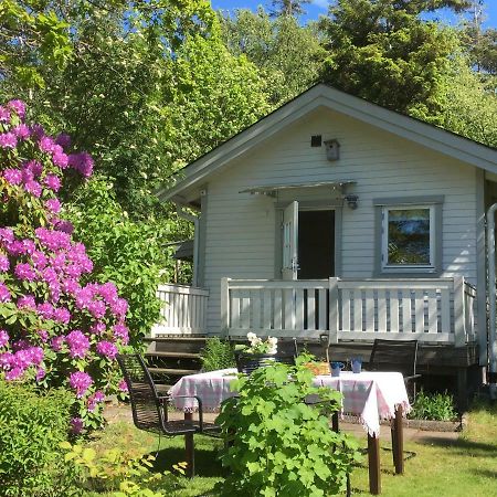 Stuga I Naturskoent Omrade Pa Vaestra Tjoern Saby 外观 照片