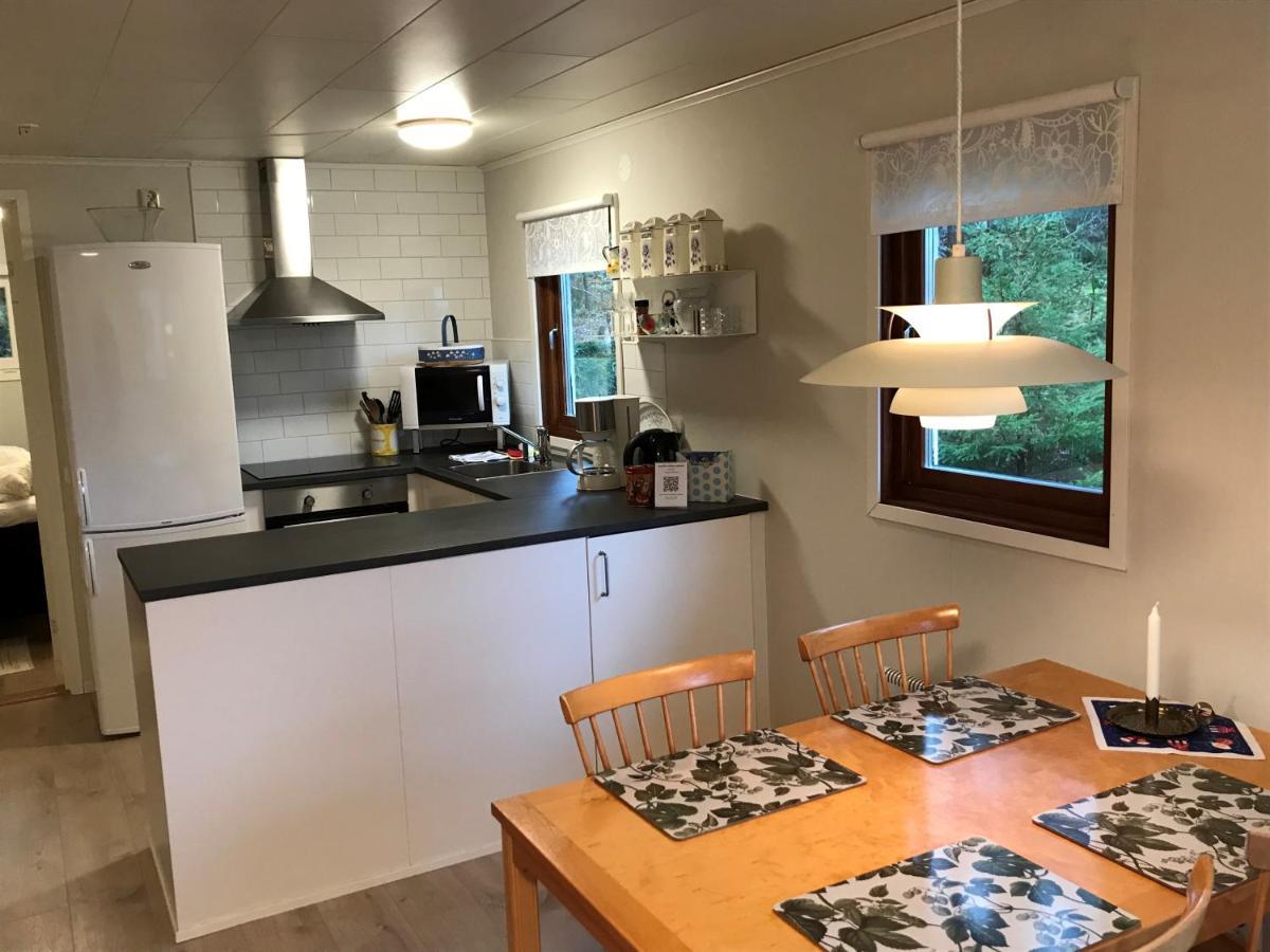 Stuga I Naturskoent Omrade Pa Vaestra Tjoern Saby 外观 照片
