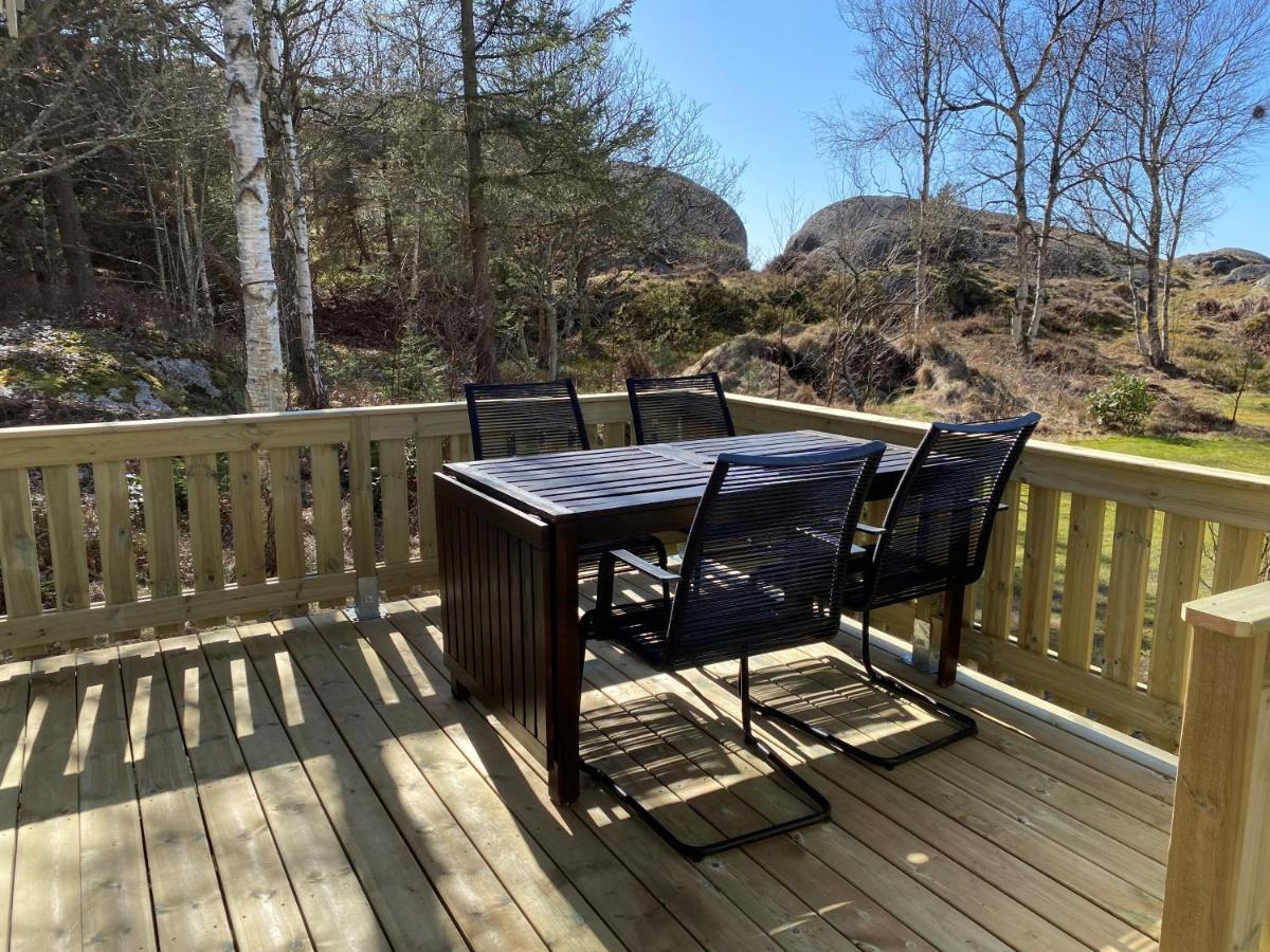 Stuga I Naturskoent Omrade Pa Vaestra Tjoern Saby 外观 照片