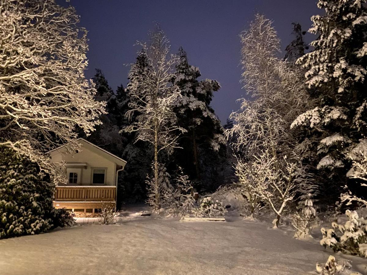 Stuga I Naturskoent Omrade Pa Vaestra Tjoern Saby 外观 照片