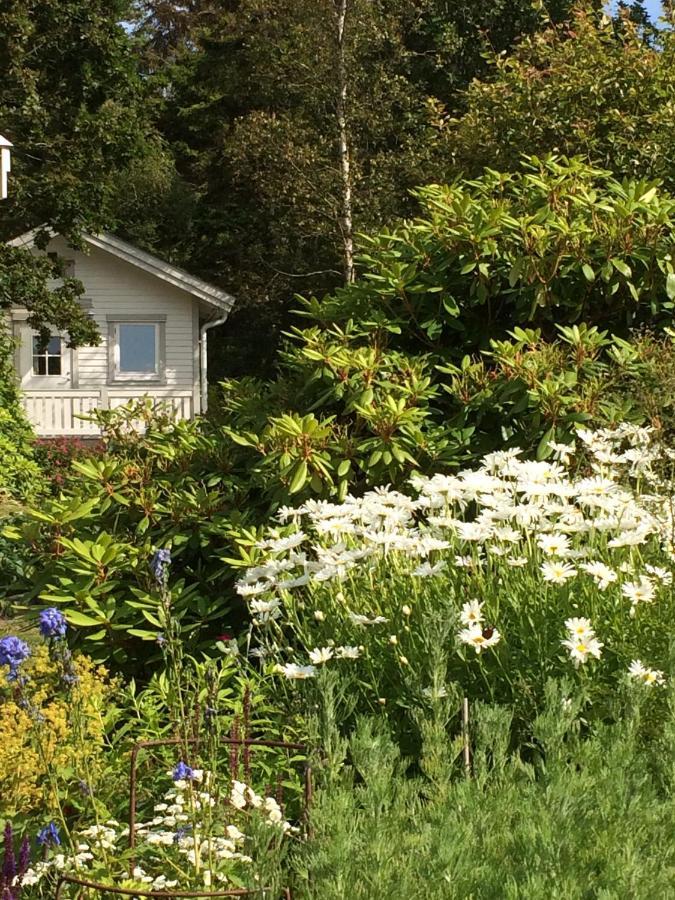 Stuga I Naturskoent Omrade Pa Vaestra Tjoern Saby 外观 照片