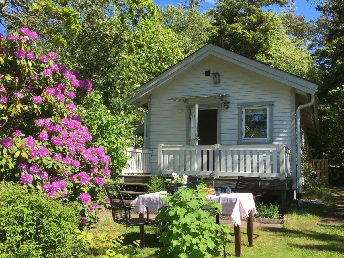 Stuga I Naturskoent Omrade Pa Vaestra Tjoern Saby 外观 照片
